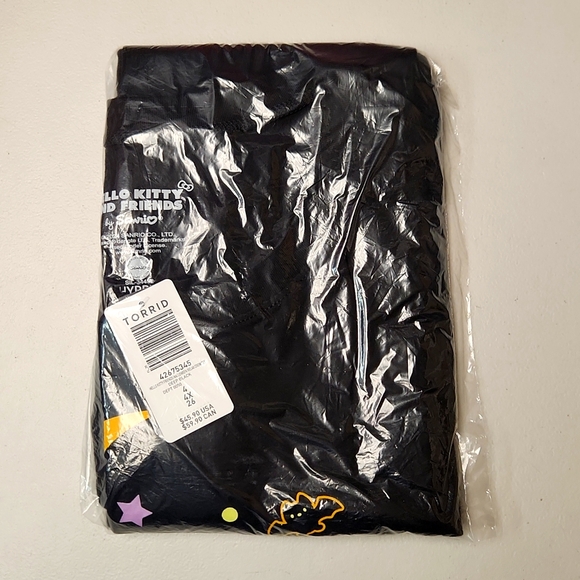 ❤️NWT VINTAGE TORRID GRAPHIC TEE - HELLO KITTY HALLOWEEN - SANRIO - PLUS SIZE - Picture 8 of 11